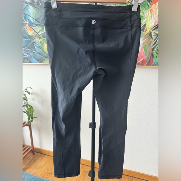 Lululemon Black Capri 23” Leggings. Size 4. - Picture 6 of 12